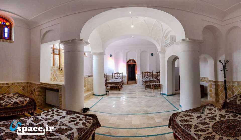 اتاق 8 تخته هتل سنتی خانه اطلسی - کاشان - اصفهان